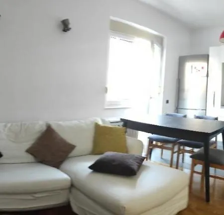 Odris Myslym Shyri Apartment *